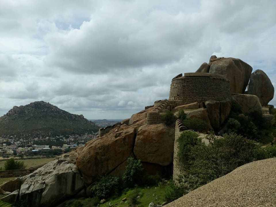 A stone fort bastion built into Chitradurga’s immense granite boulders