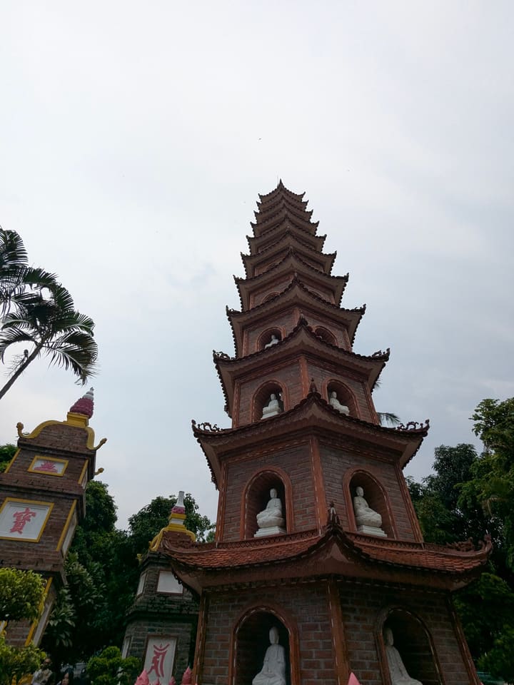 Tran Quoc Pagoda and trees reflected beside West Lake