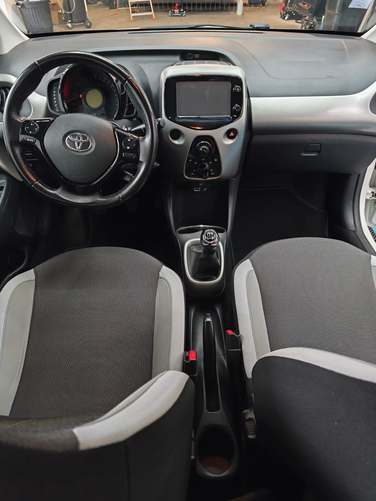 Toyota AYGO 1.0 VVTI 69 — photo 7