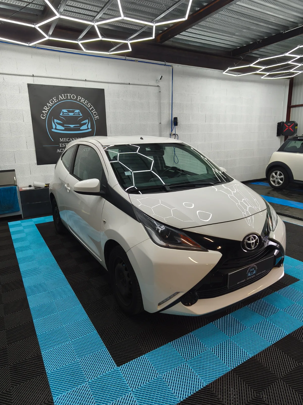 Toyota AYGO 1.0 VVTI 69 — photo 2