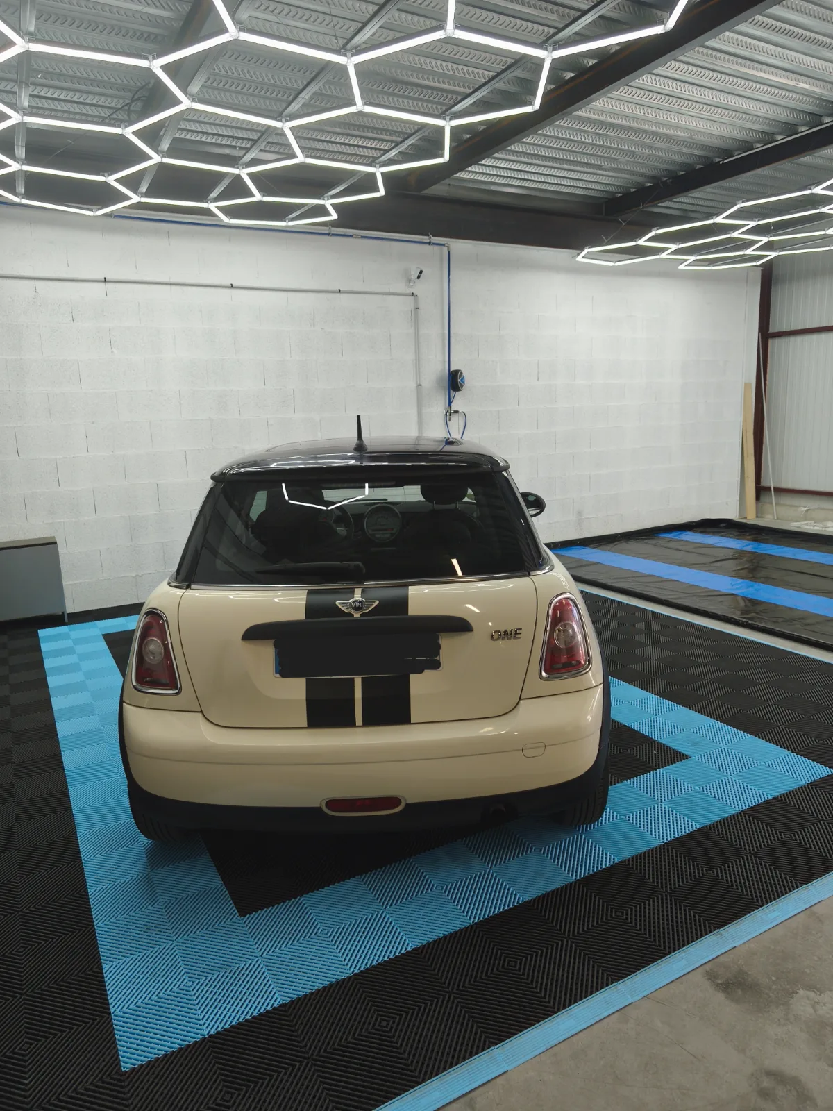 Mini One — photo 4
