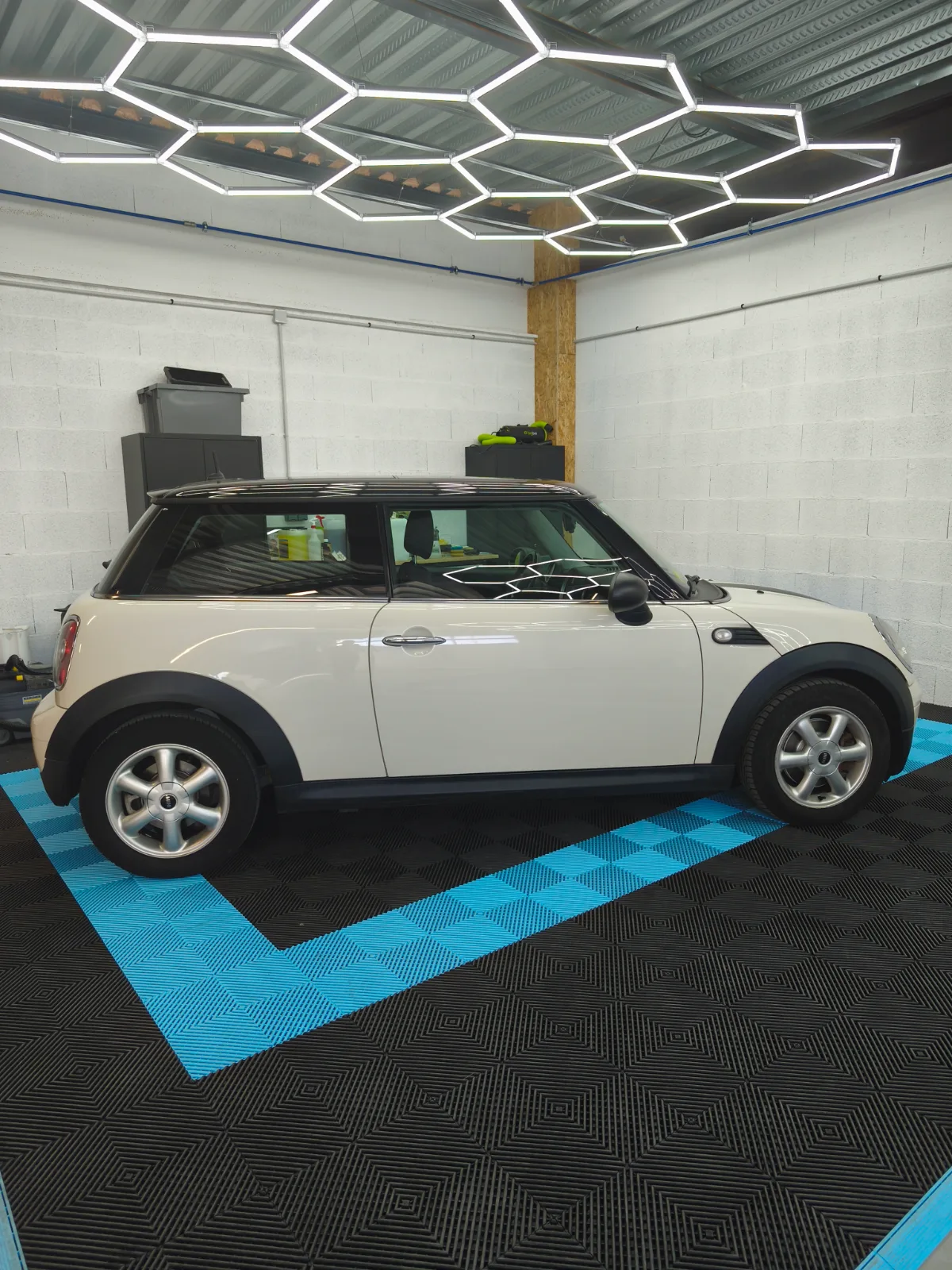 Mini One — photo 3