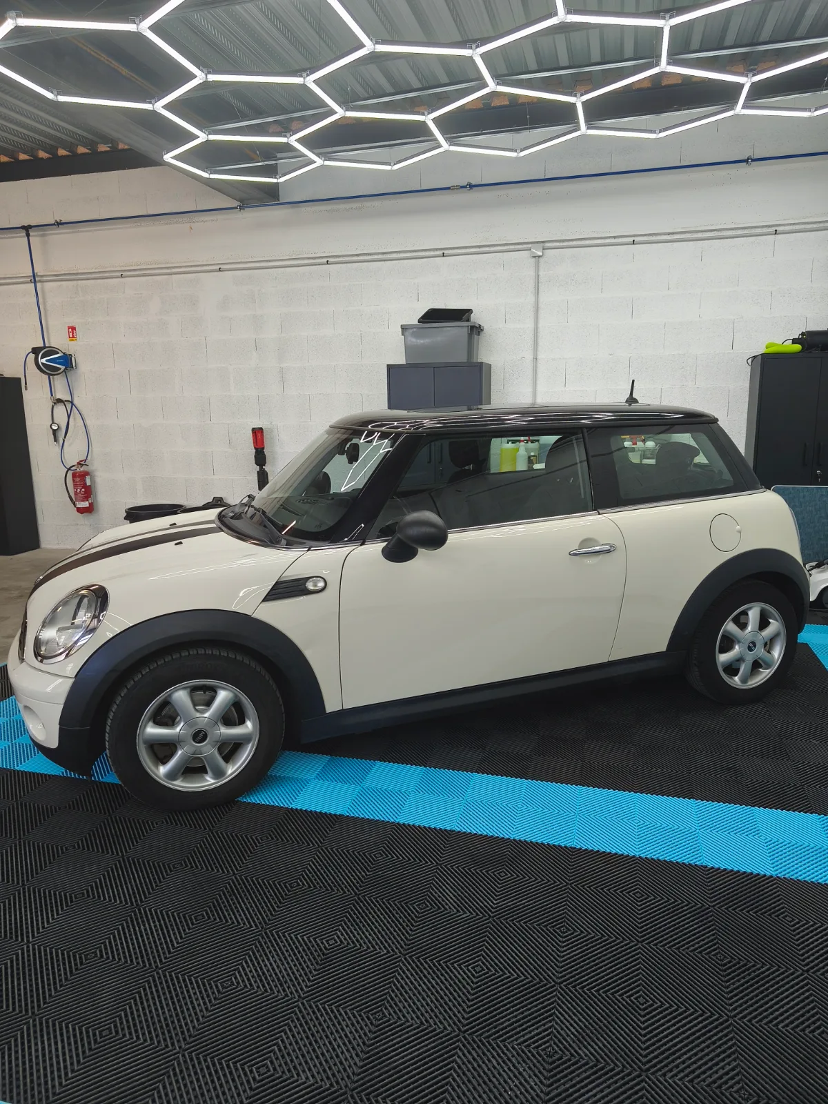 Mini One — photo 2