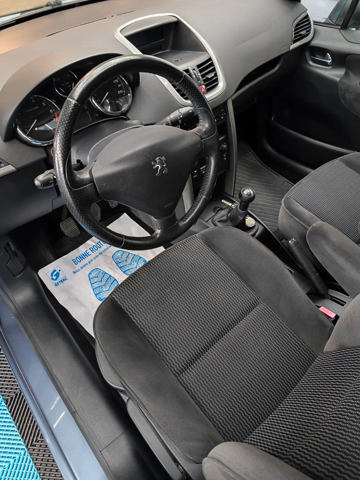 PEUGEOT 207 — photo 7