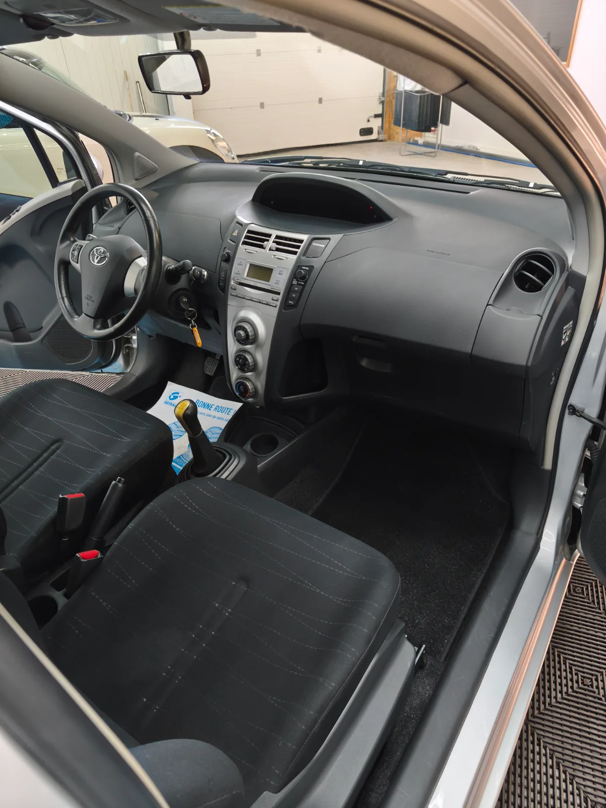 TOYOTA YARIS — photo 8