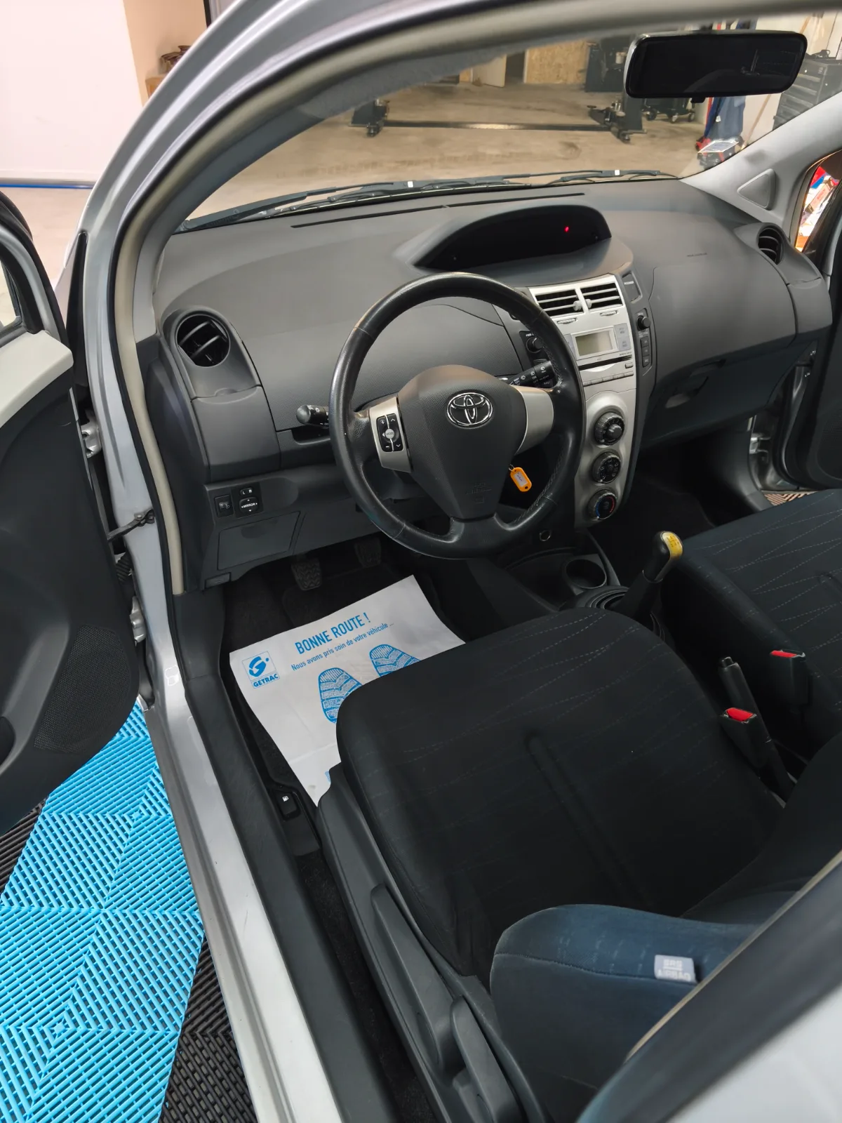 TOYOTA YARIS — photo 7