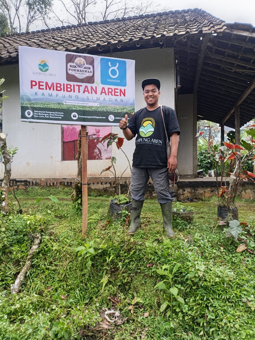 Pemuda bertani