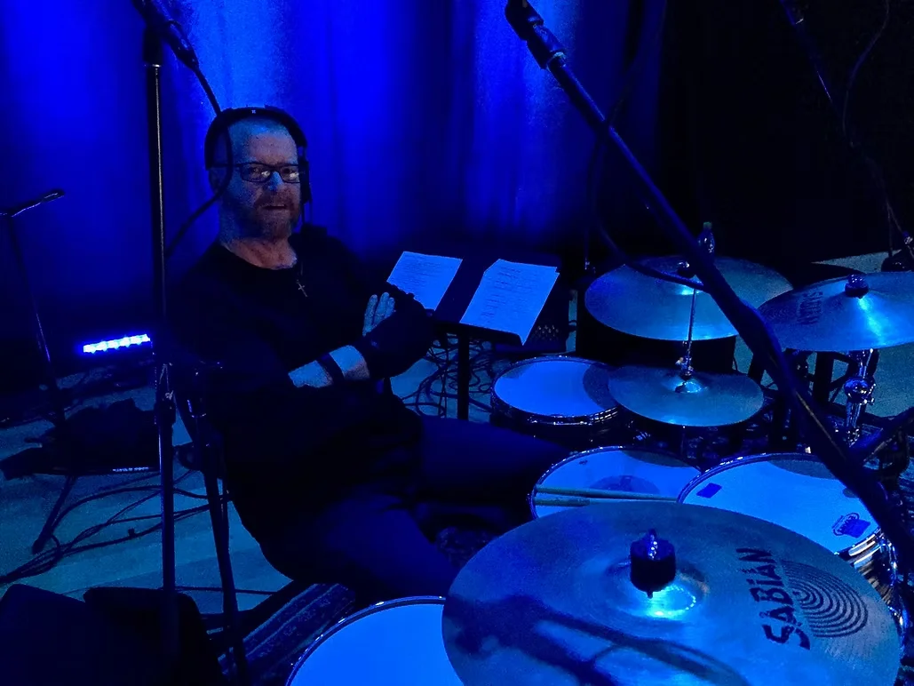 Gary White performing