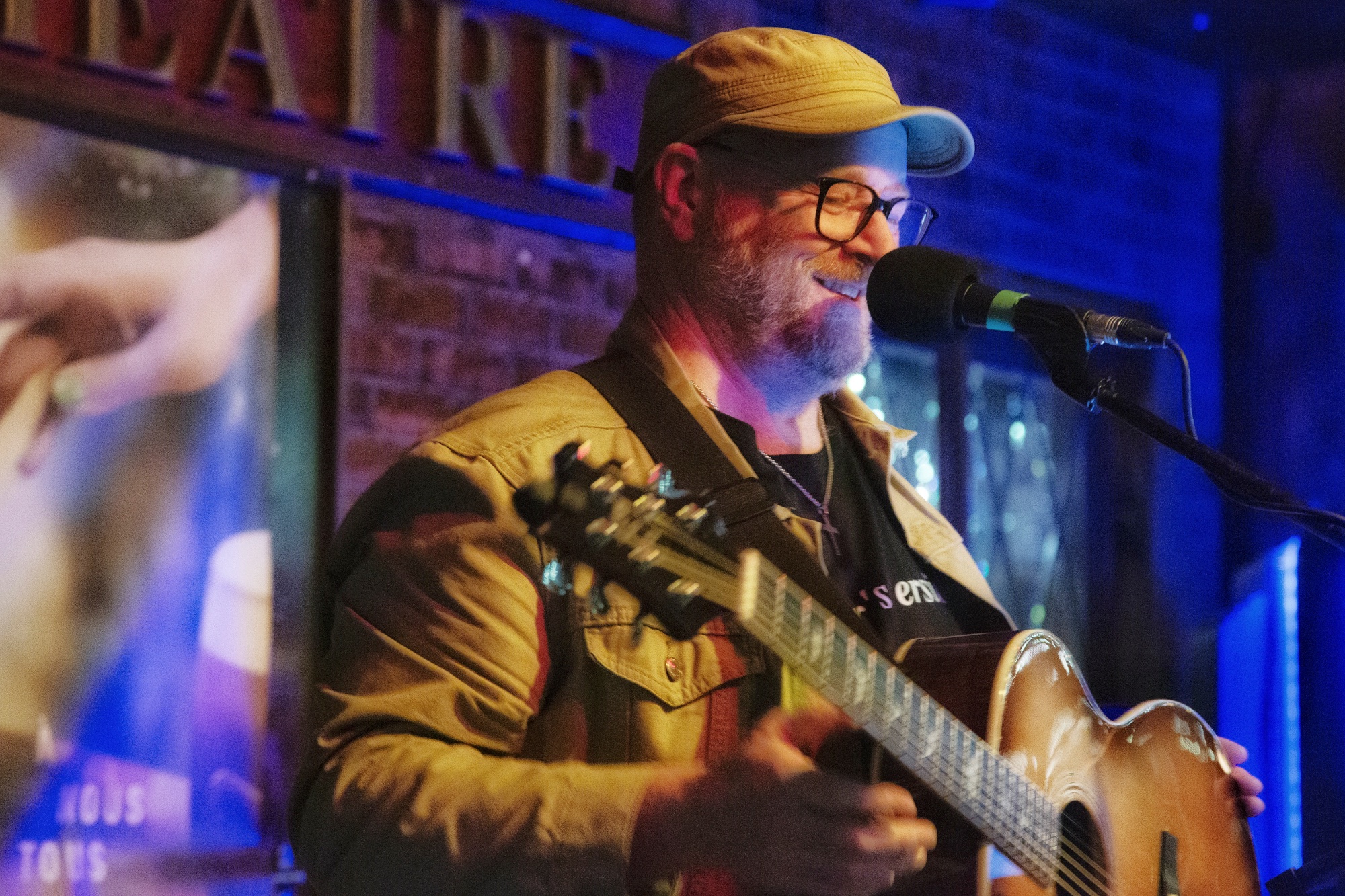 Gary White performing