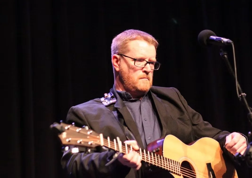 Gary White performing