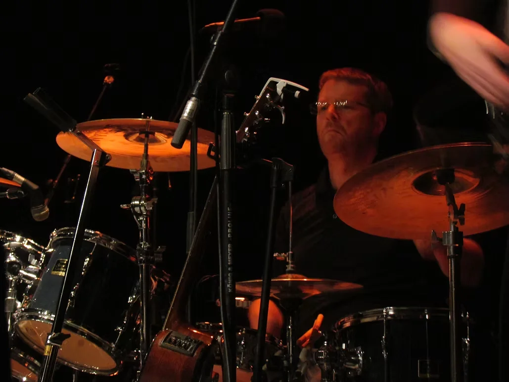Gary White performing