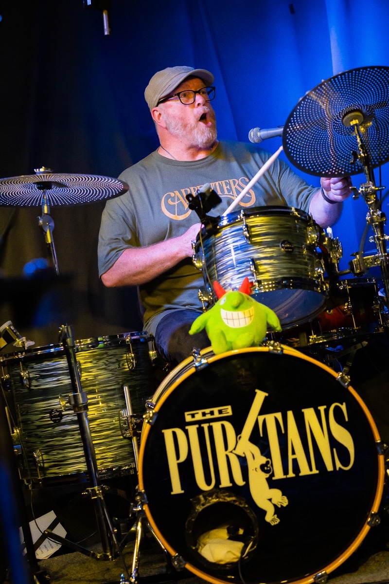 Gary White performing