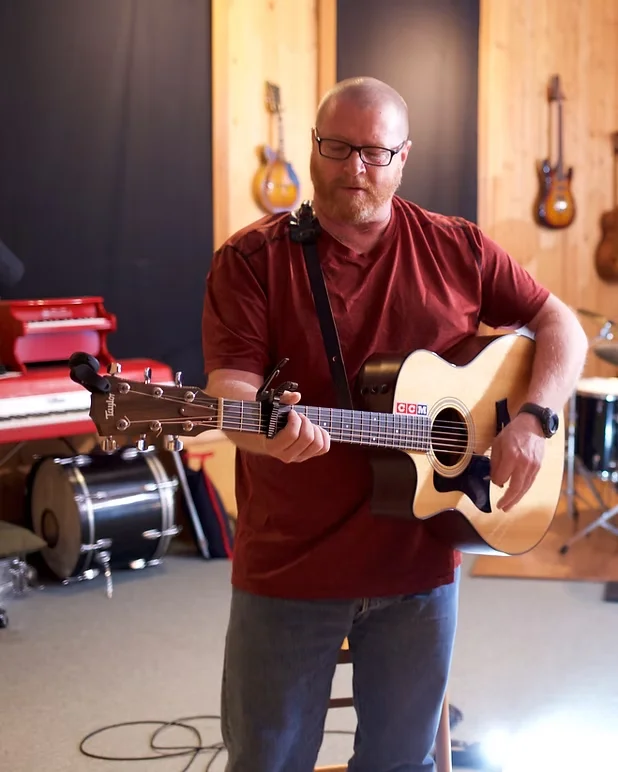 Gary White performing