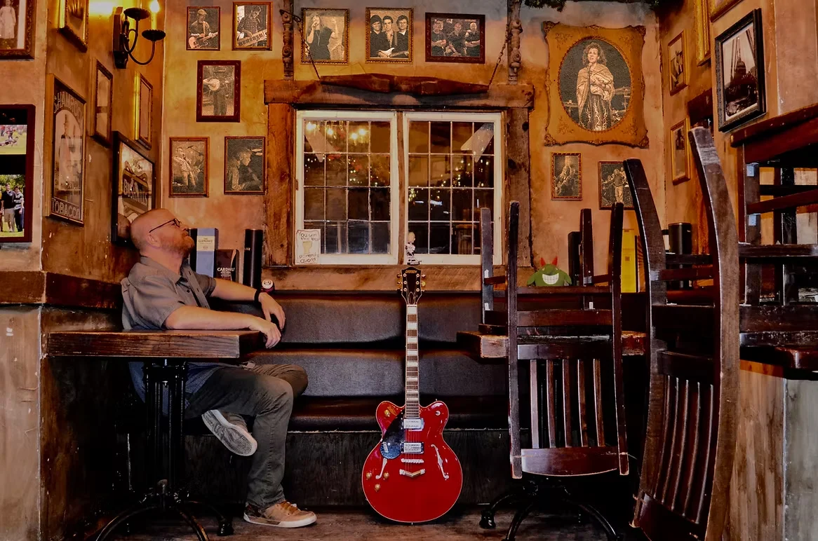 Gary White performing
