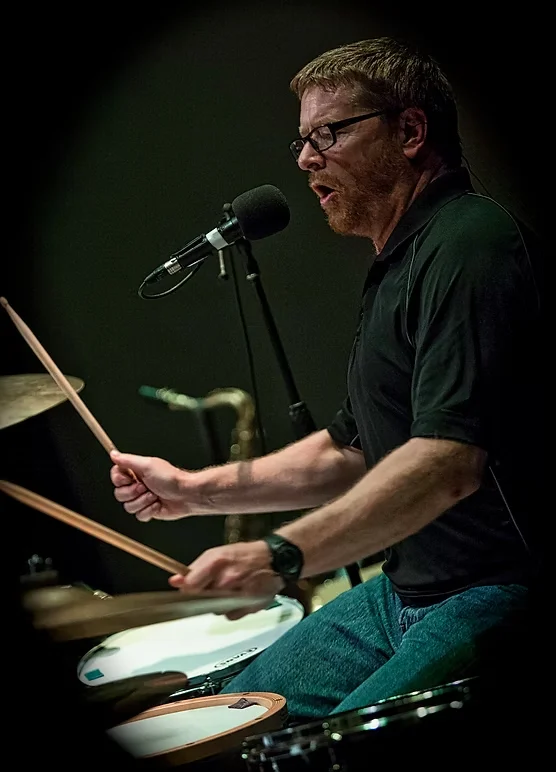 Gary White performing