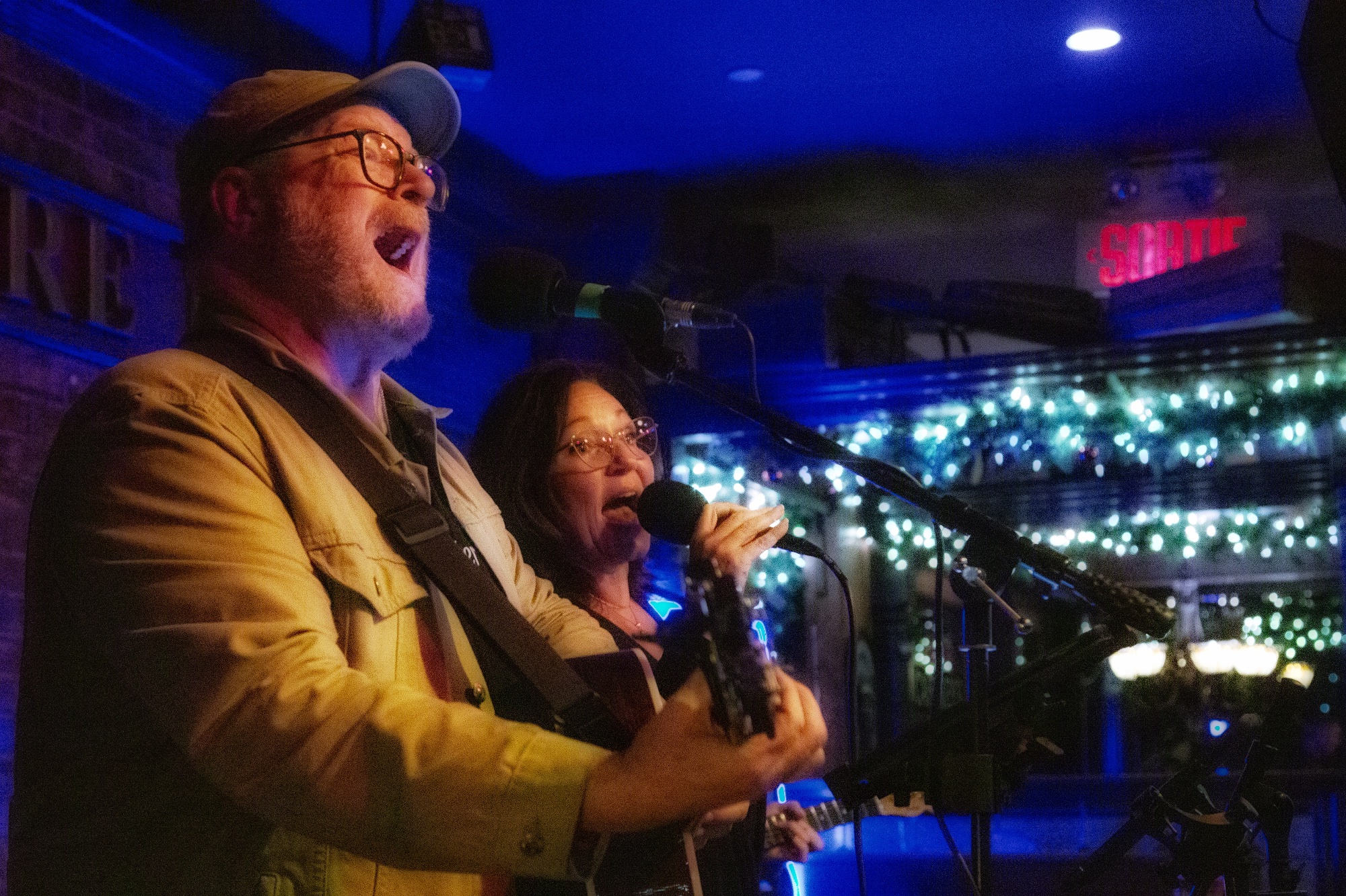 Gary White performing