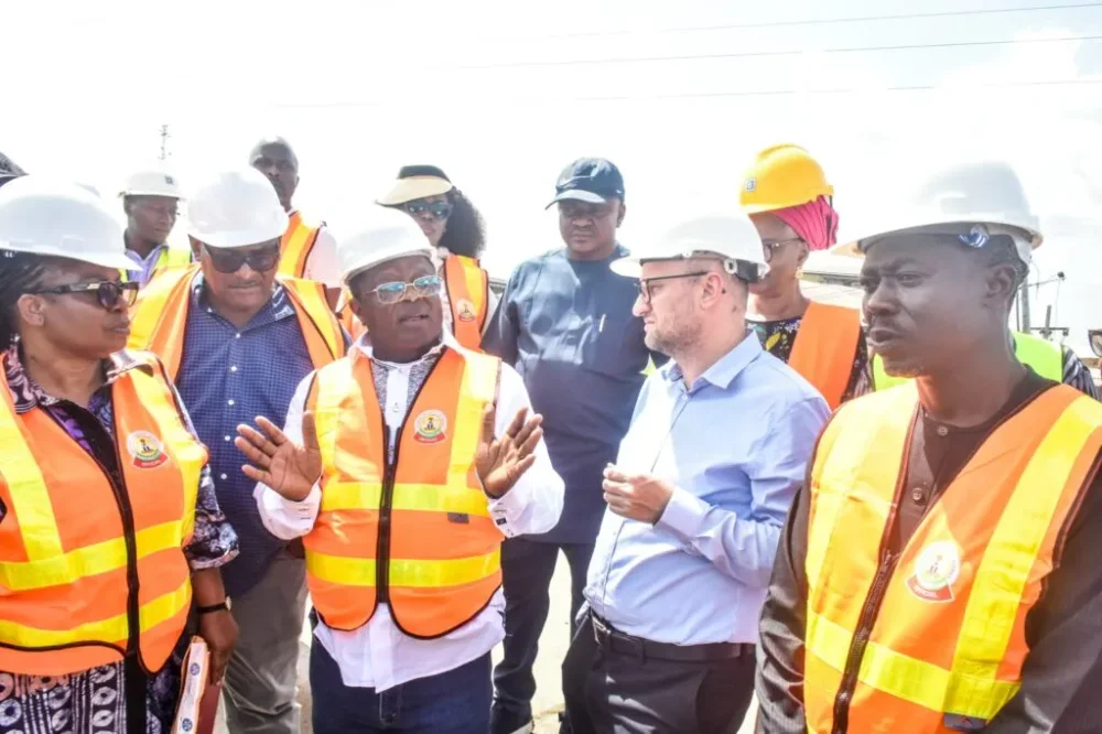 FG Threatens to Take Over Half of Ibadan–Ilesha Road Contract Over Delays