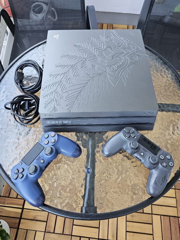 Play Station 4 Pro | Limited Edition | 1TB + 2 Dzojstika