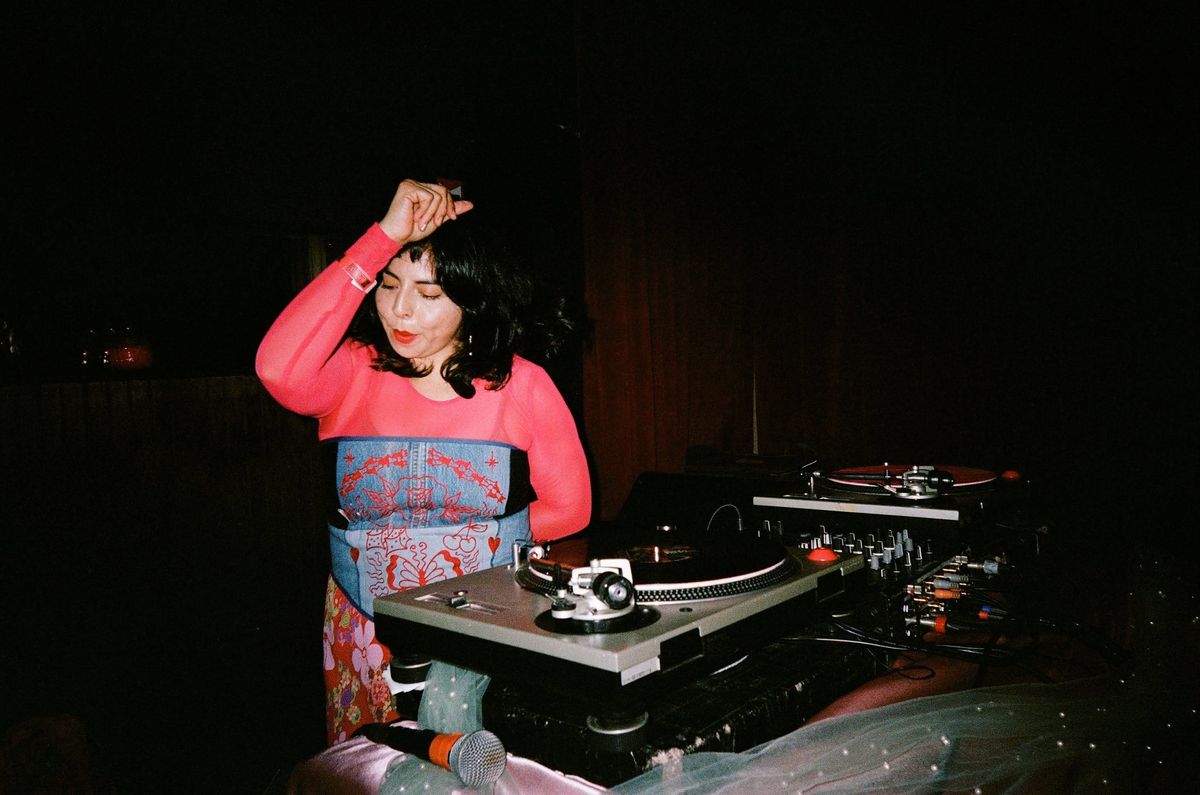 DJ LIZZY AL TOQUE flyer