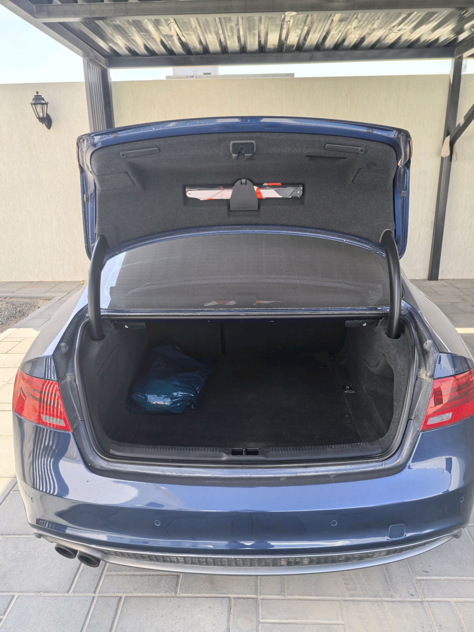 2014 Audi A5 S-line-TFSI-Quattro-2 Doorscoupe-GCC-UNIQUE COLORSUPERCLEAN-Well condition photo 4
