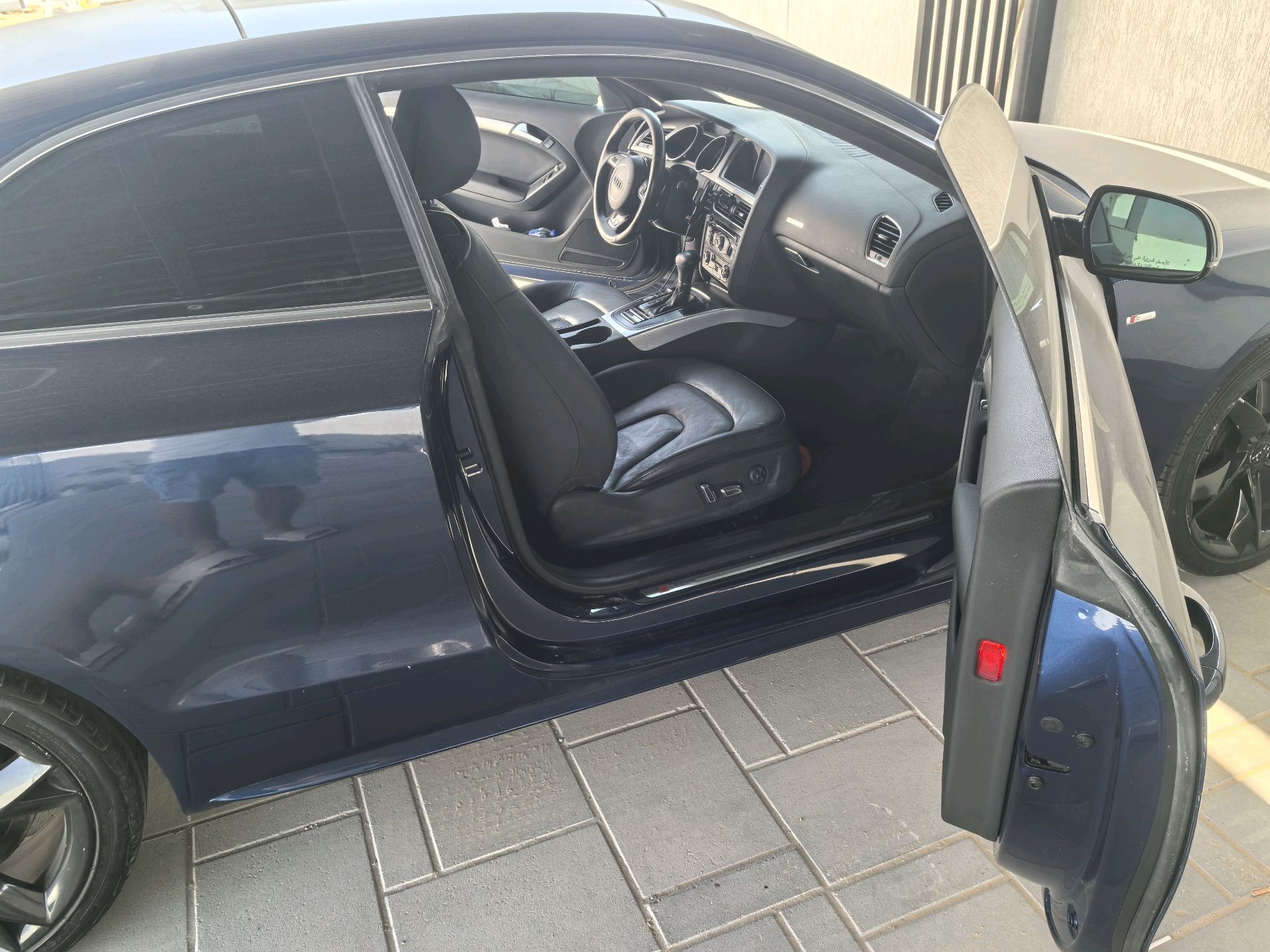 2014 Audi A5 S-line-TFSI-Quattro-2 Doorscoupe-GCC-UNIQUE COLORSUPERCLEAN-Well condition photo 5