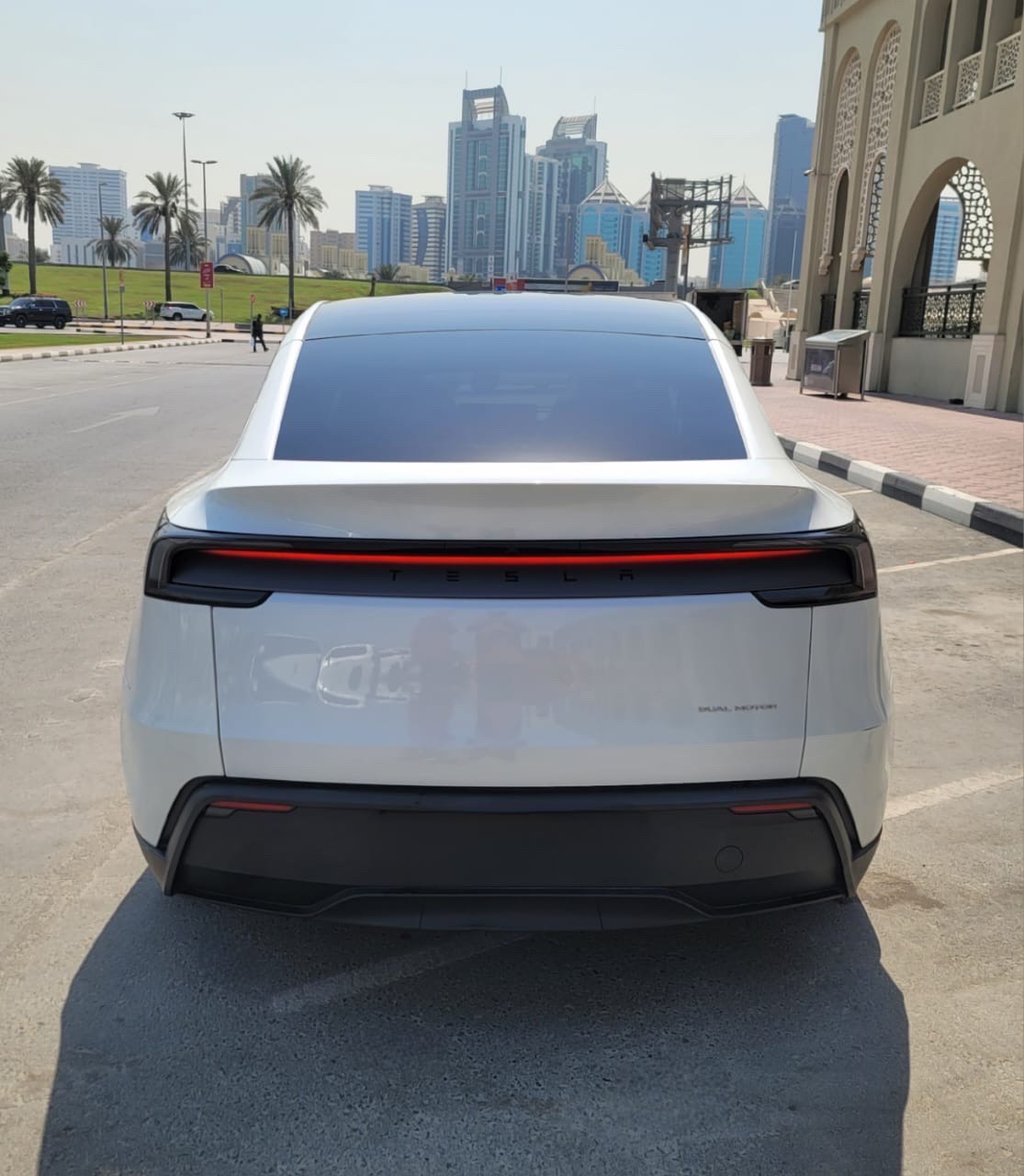 Tesla Model Y 2026 photo 1