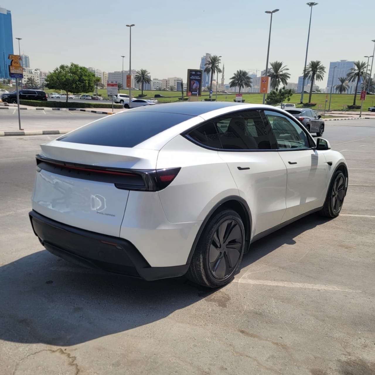 Tesla Model Y 2026 photo 4