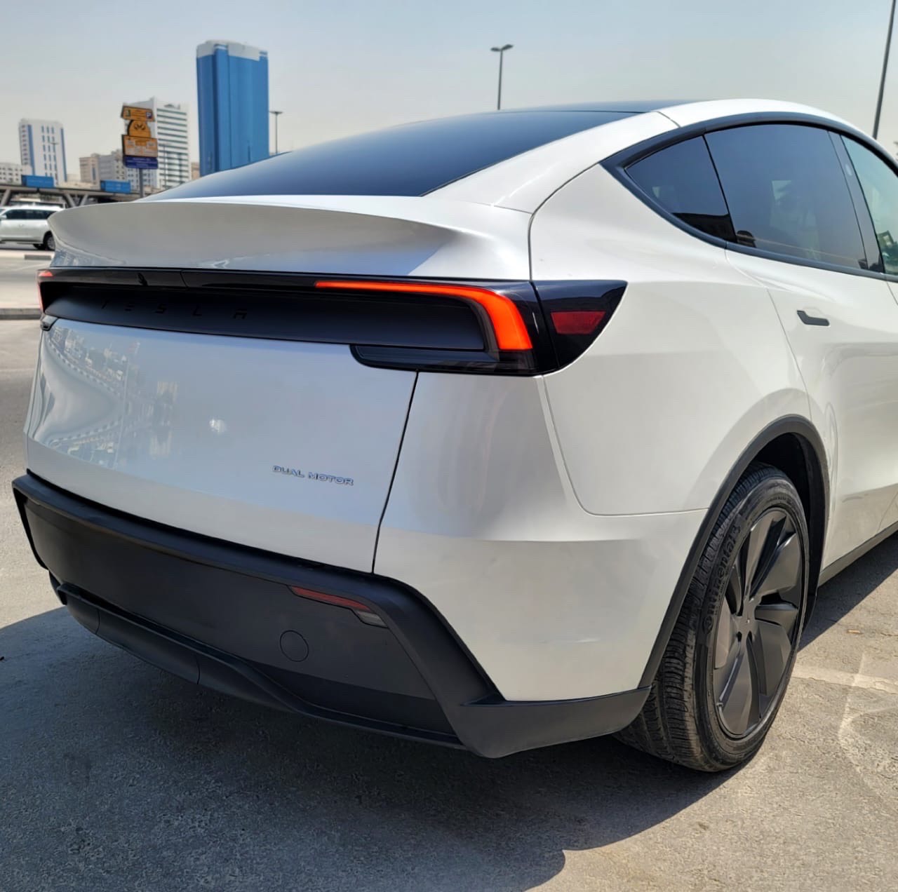 Tesla Model Y 2026 photo 8