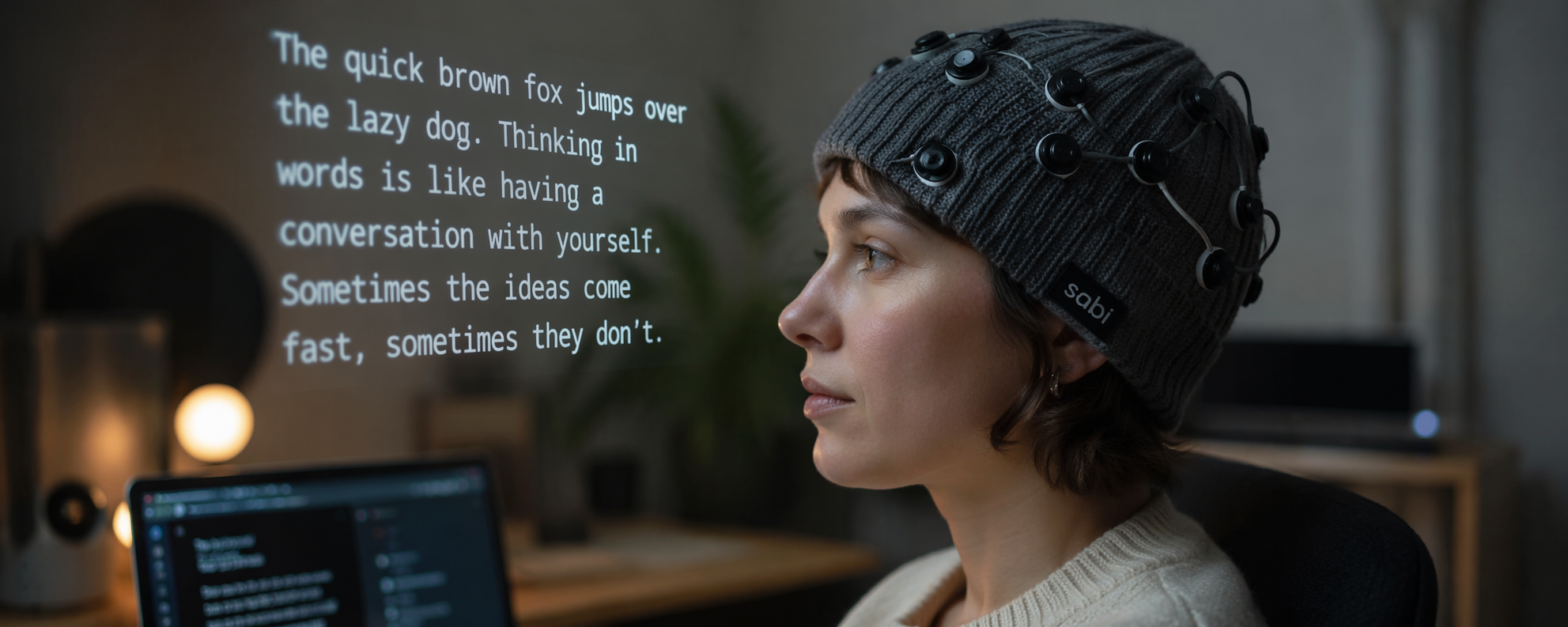 Eine Person trägt eine futuristische Mütze mit dezenten EEG-Sensoren, während digitale Gedankenmuster in Text umgewandelt werden.