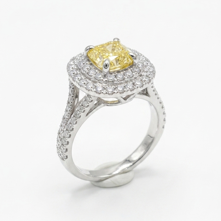 Anel em Ouro Branco 18k com Diamante Lapidação Cushion de 1,22 Quilates Fancy Yellow e Pavê de Diamantes - GIA