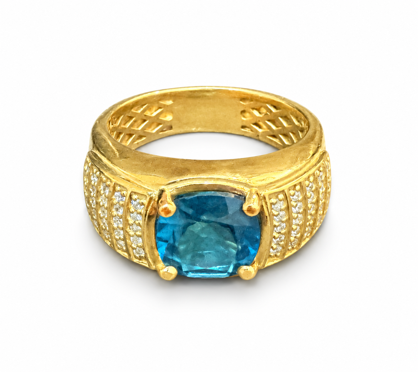 Anel em Ouro Amarelo 18K com Topázio Swiss Blue e Diamantes Naturais