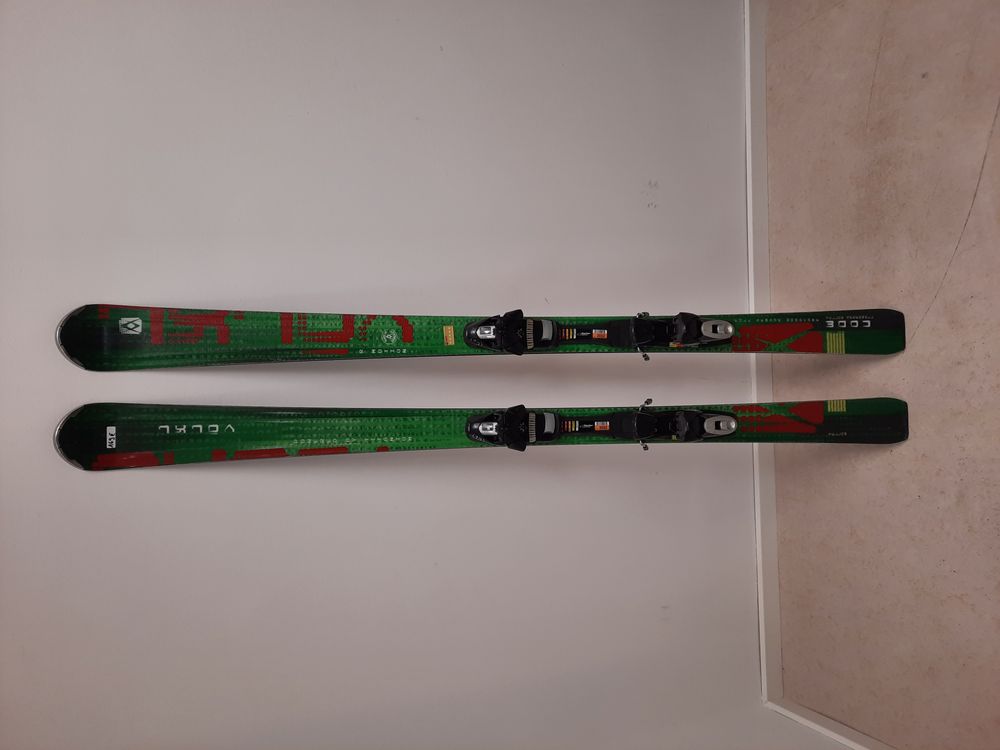 Völkl Yellow Speedwall