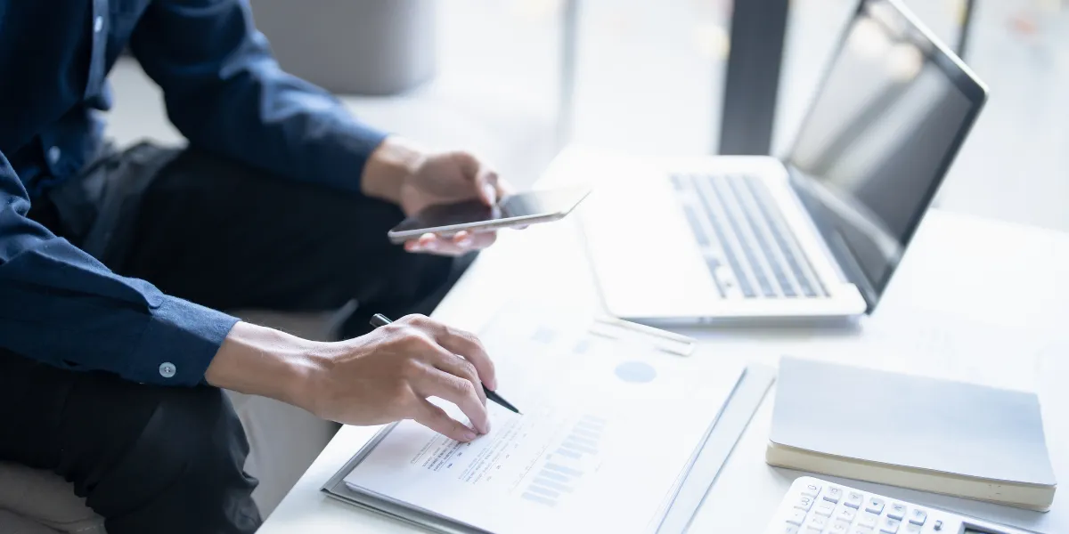 Checklist con tildes y cruces — SÍ o NO necesitás un sitio web