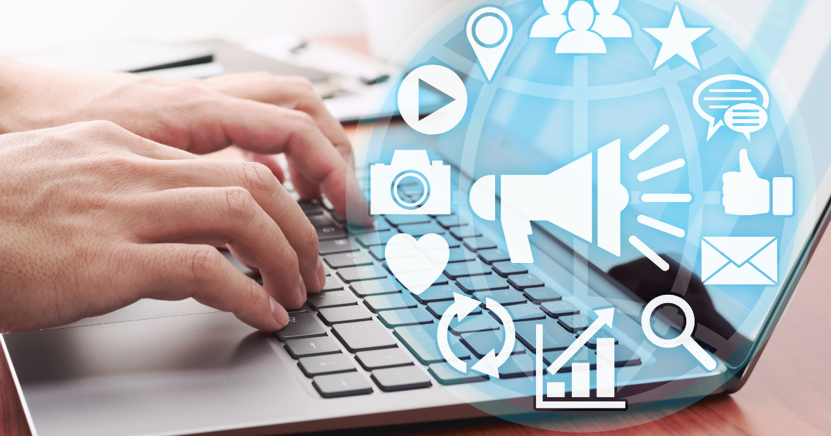 Infografía: orden de implementación de herramientas digitales para un destino turístico — 8 pasos desde el sitio web hasta la gestión interna