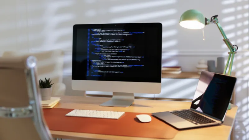 pantalla de PC con gráficos de fondo