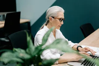 El caos detrás de los 800 mails: Cómo gestiono 4 proyectos digitales sin volverme loca