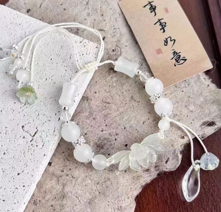 Butterfly Design Light Luxury Bracelet