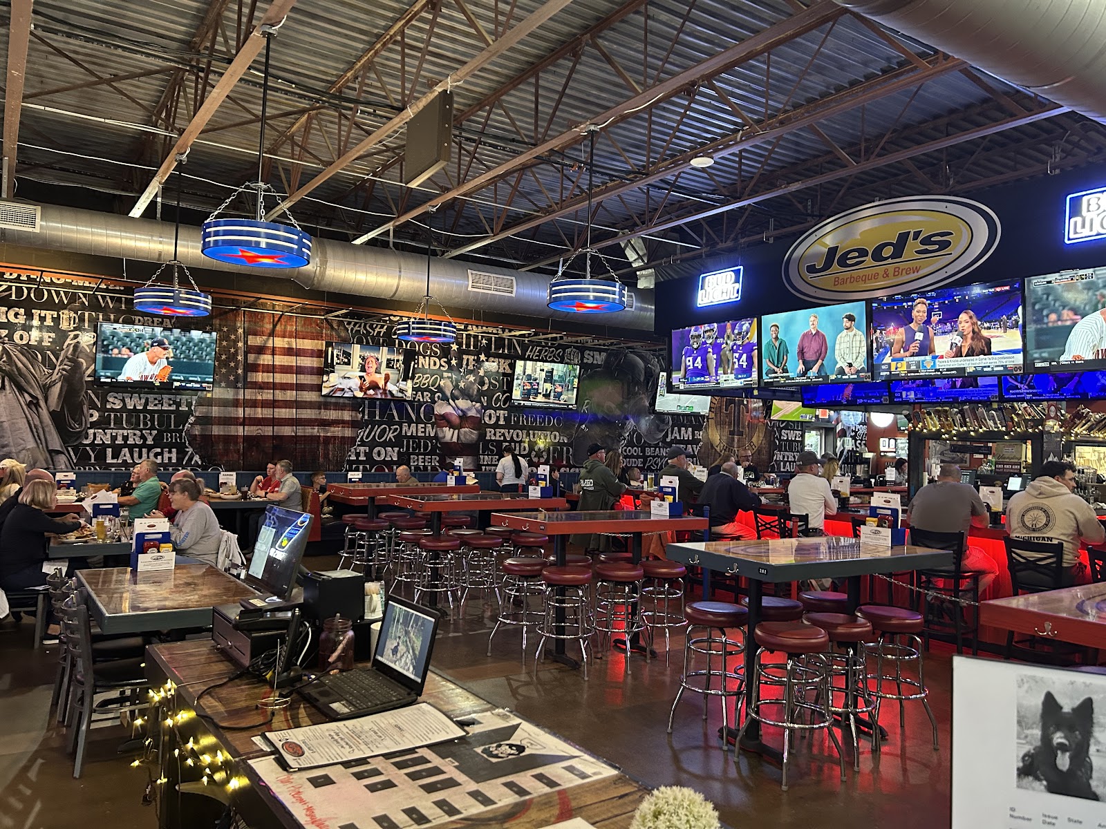 Jed’s BBQ & Brew of Angola gallery 3