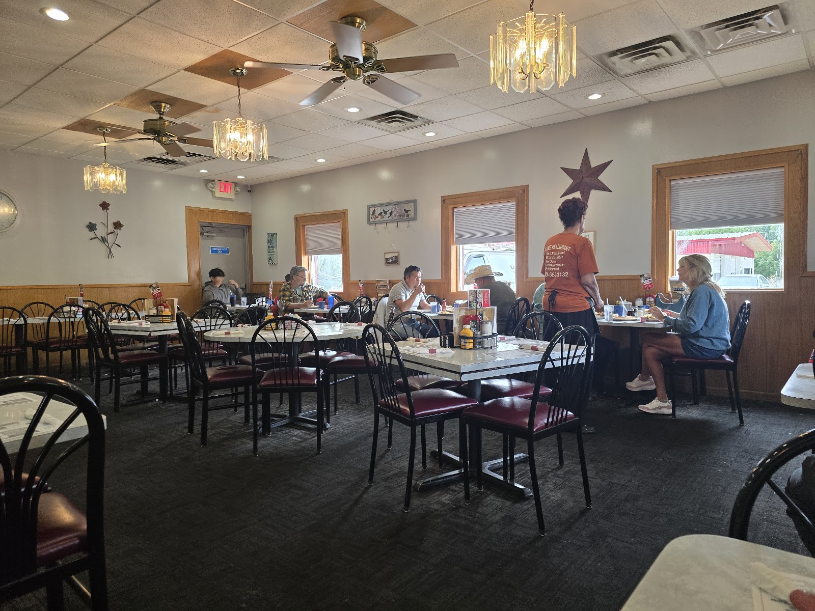 Howe restaurant gallery 3
