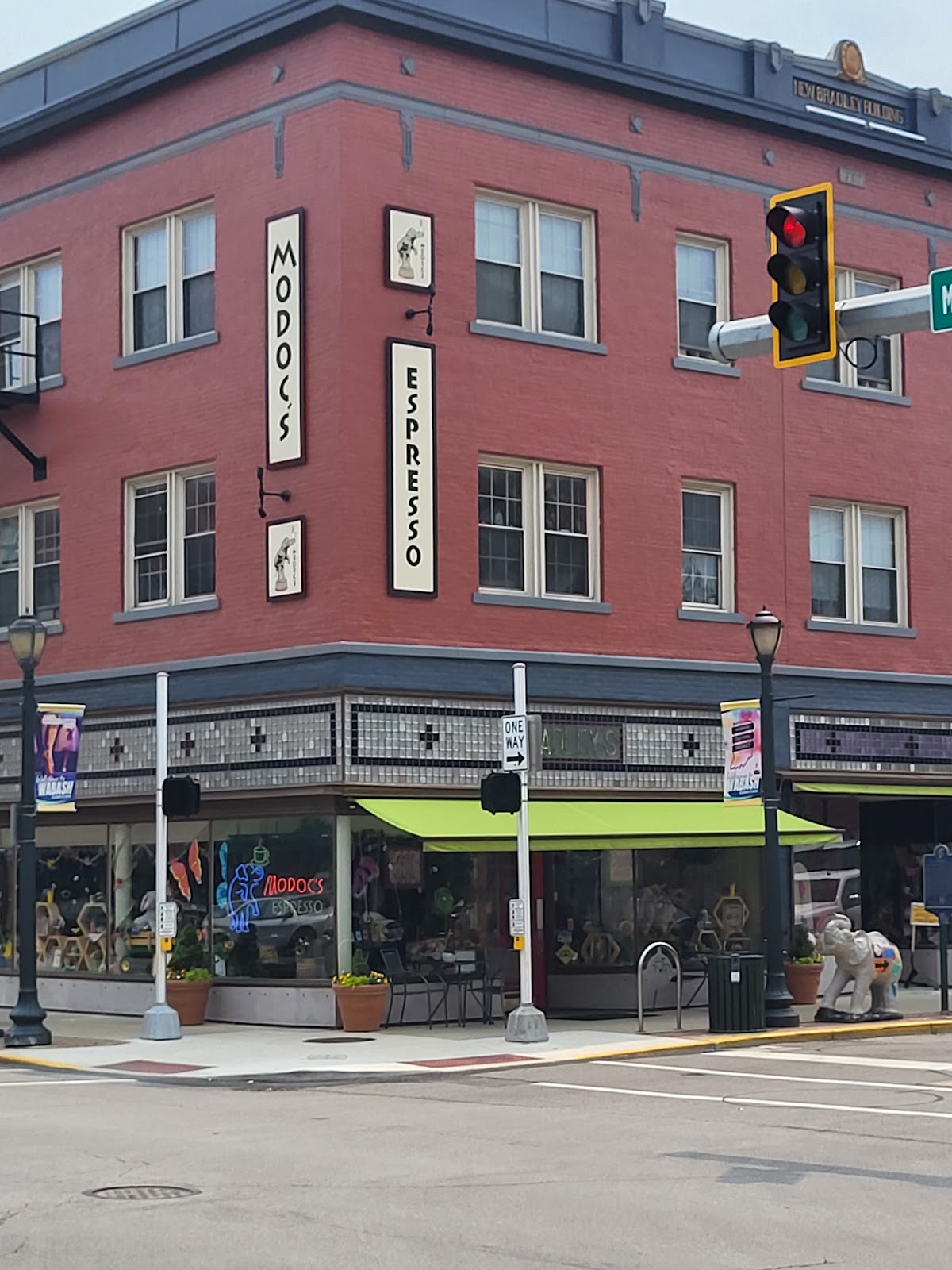 Modoc's Market gallery 4