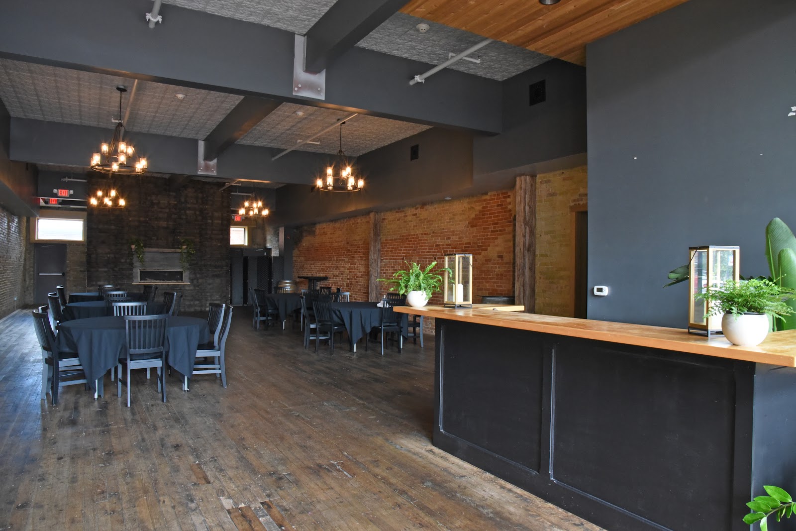 Sutton's Deli gallery 9