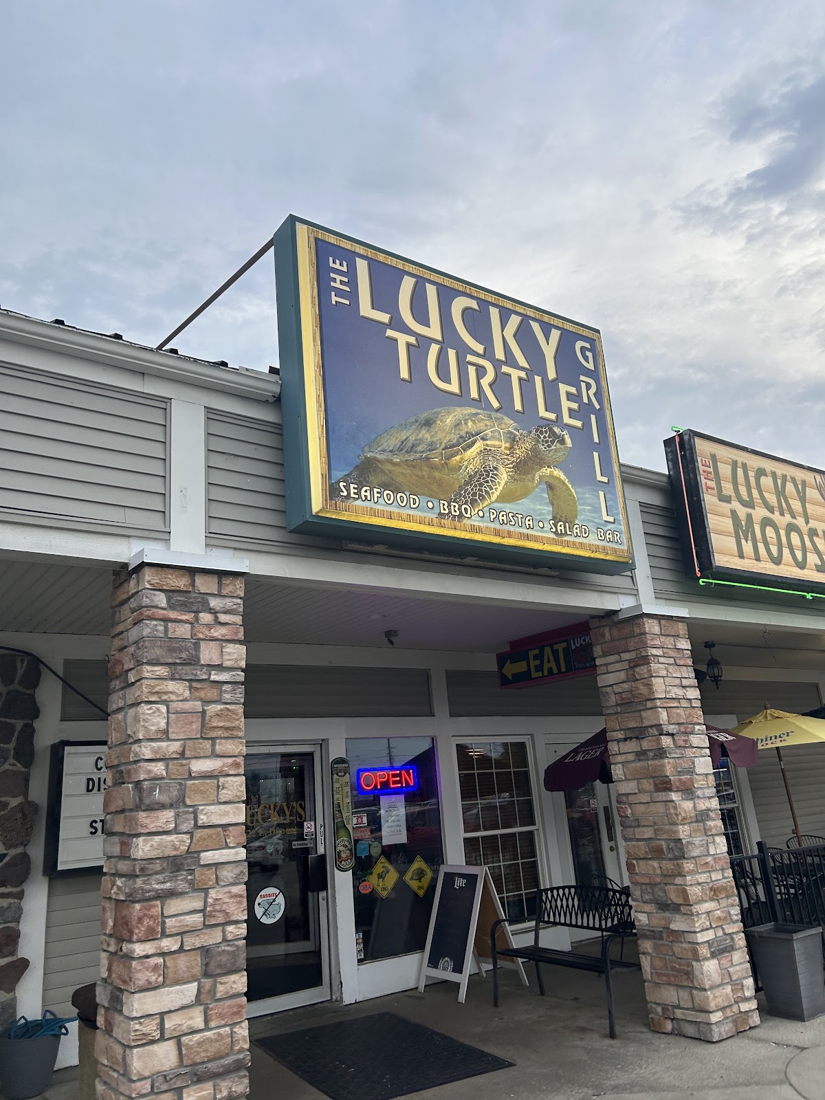 The Lucky Turtle Grill gallery 4