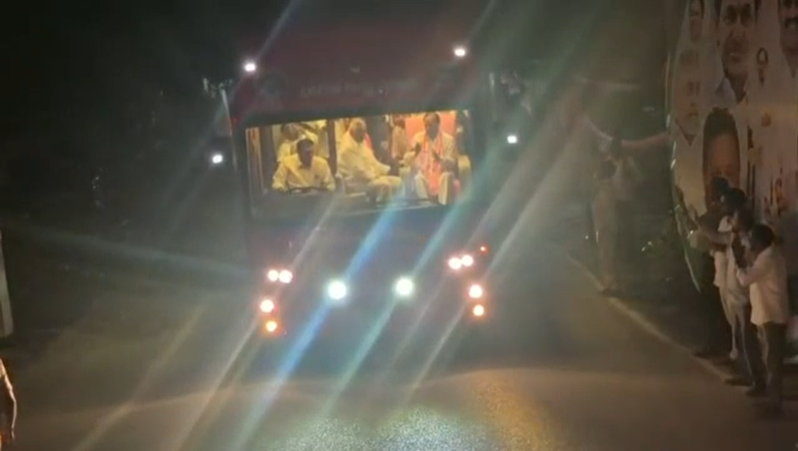 KCR and Jeevan Reddy Reach Jagtial Stadium for BRS Meeting
