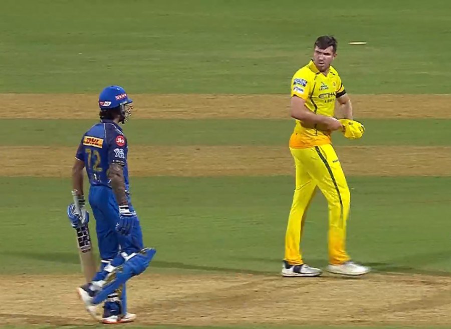 Tilak Varma, Overton Clash During Match