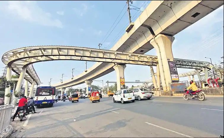 GHMC Closes Uppal Crossroads for Corridor Construction
