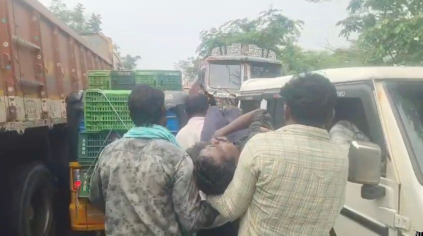 Manuguru Traffic Congestion Blocks Ambulance, Patient Carried by Hand