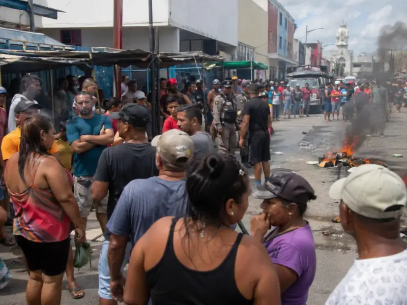 Comerciantes protestam após ordem de desocupação no Mercado Central e PMJP marca reunião