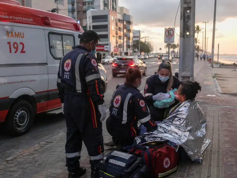Mulher em situação de rua dá à luz no Bessa; mãe e bebê passam bem