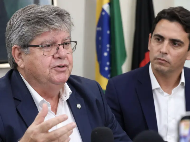 João Azevêdo condiciona apoio a Léo Bezerra em 2028 ao voto para o Senado