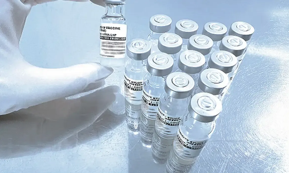 Anvisa autoriza Fiocruz a iniciar testes clínicos da primeira vacina brasileira de RNA mensageiro contra a covid-19